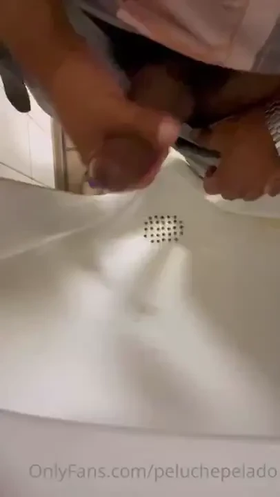 I had to masturbate after several whores coming to the bathroom sucked 