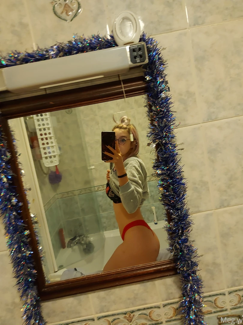 Hey guys enjoy some naughty bathroom selfies also does anyone have any part 1 