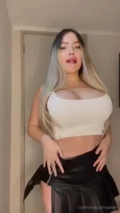 Ven y acomp ame bb me sacas la ropa lentamente