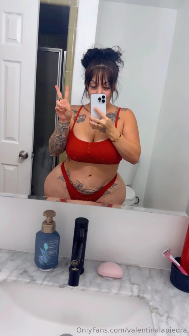 For all the fat ass lovers follow bigbootyalyy is this the fattest ass part 6 