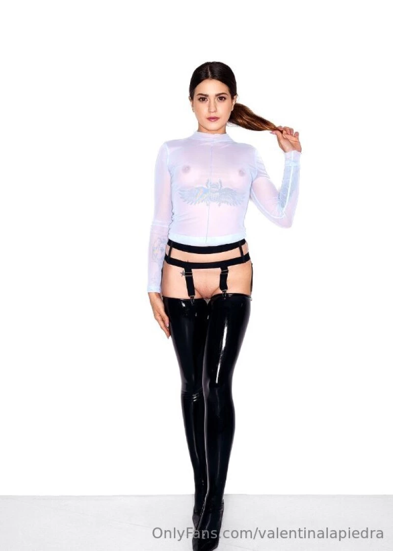 I want to be the woman who rules your day will you come to me to rule 