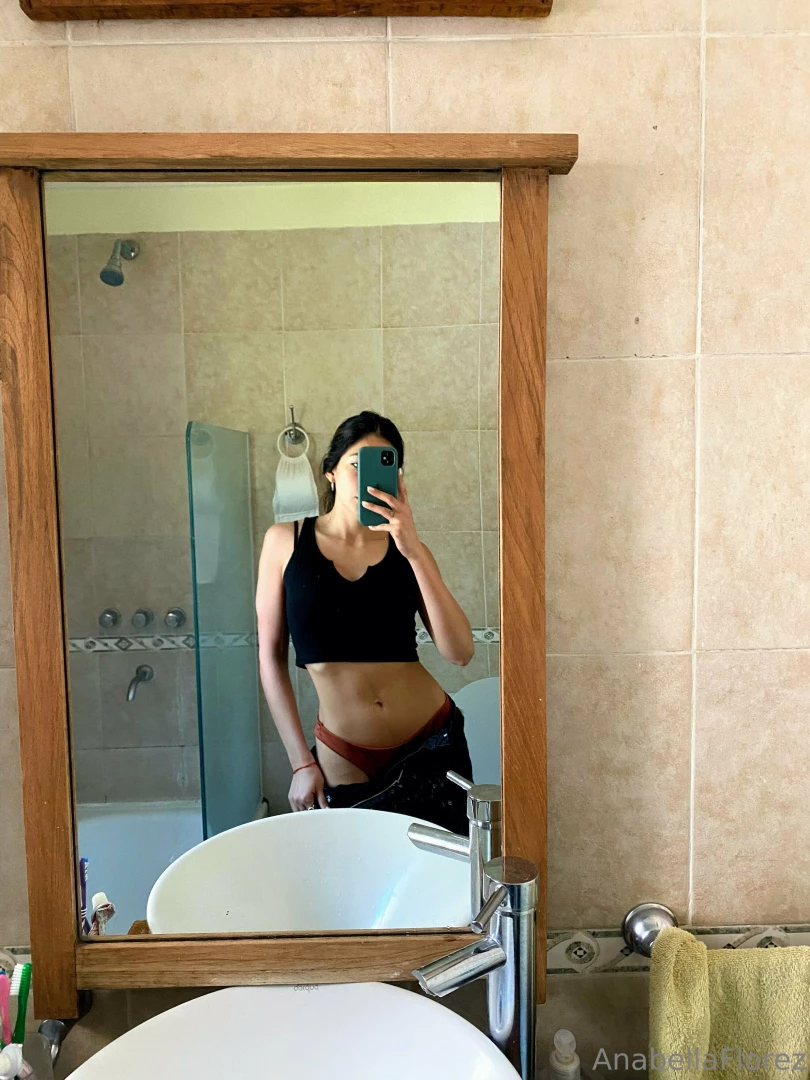 Public bathrooms selfie like these are what i live for 