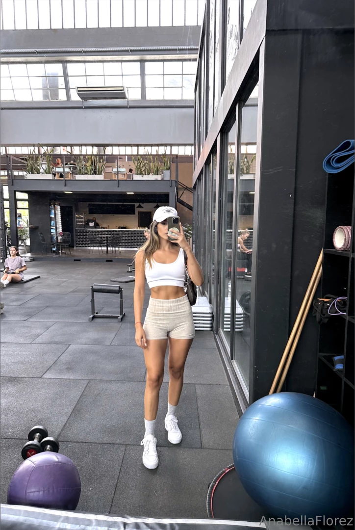 A lil selfie before i go out for my run no im not running with my bag 