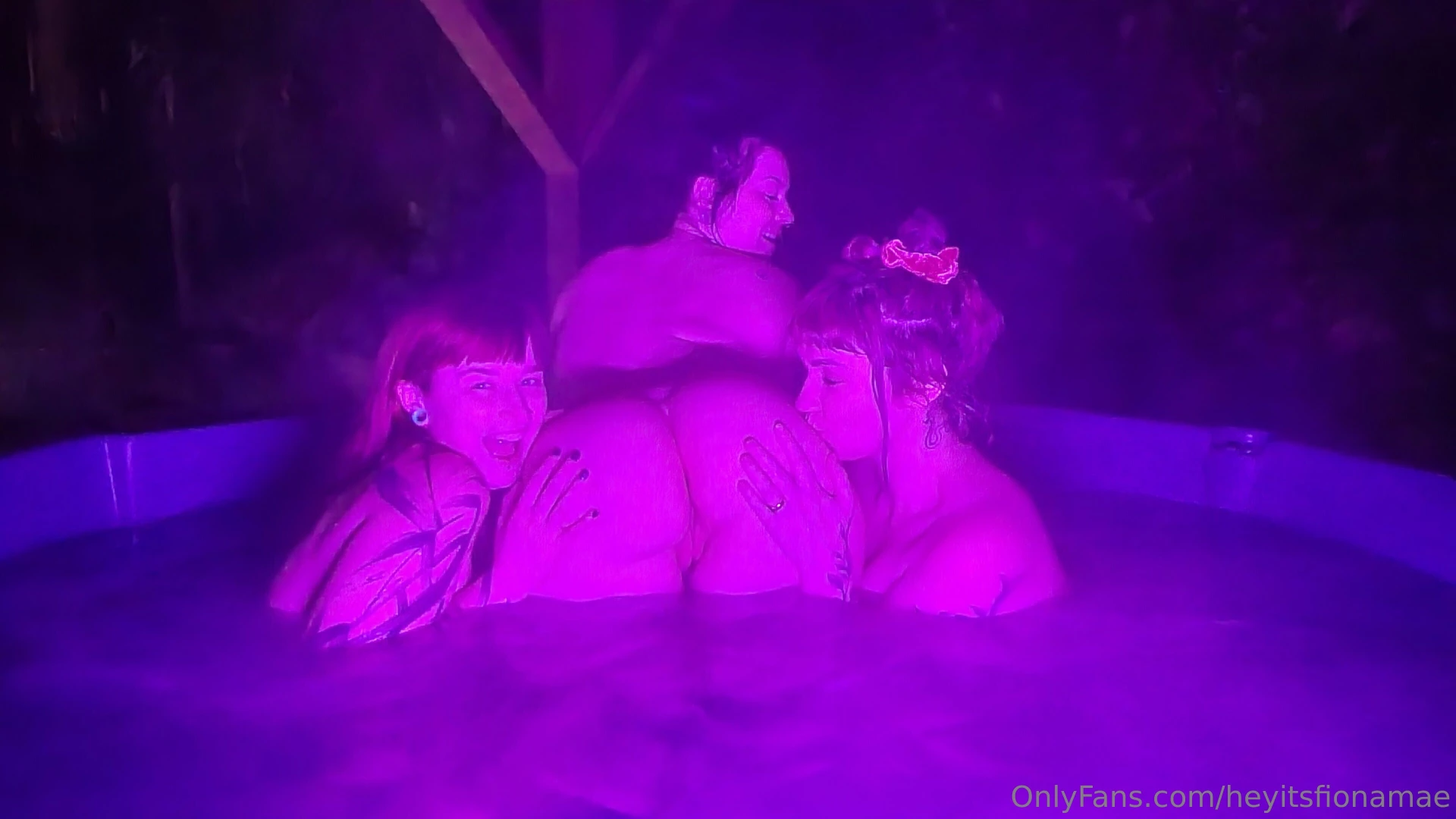 Just some hot girl action in the hot tub ceressuicide and natie are part 6 