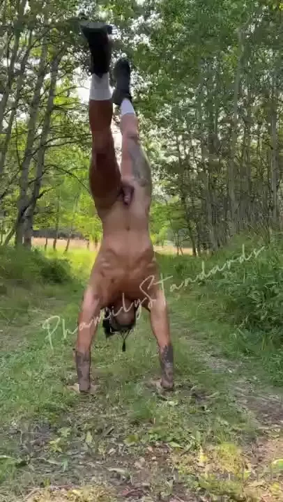 Never done naked tricking outside before but this was fun and also 