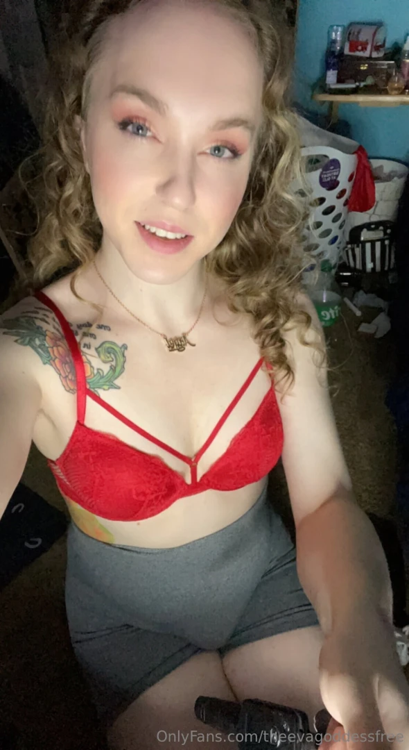 We re so close to 1 000 followers on here but no one shows me love 