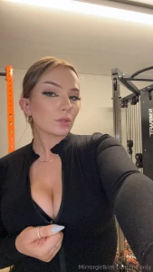 Gym content has been filmed message me direct to see me unzip this top