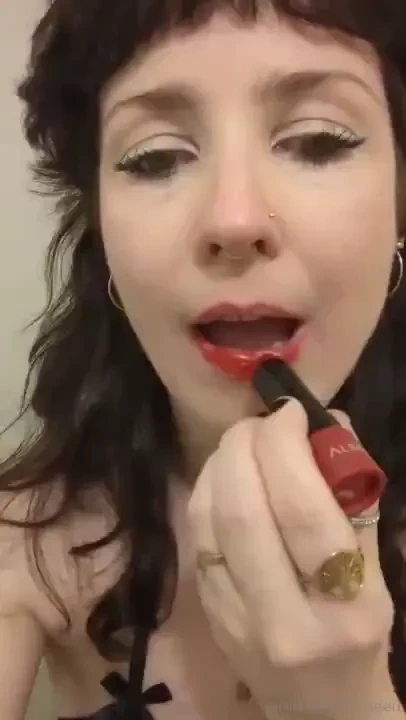 Cute sultry lil video of me doing my lipstick blending two to make a 