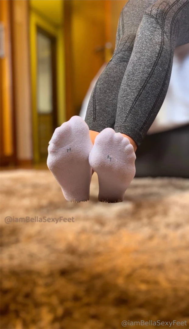 Which do you think is more smelly with or without socks 