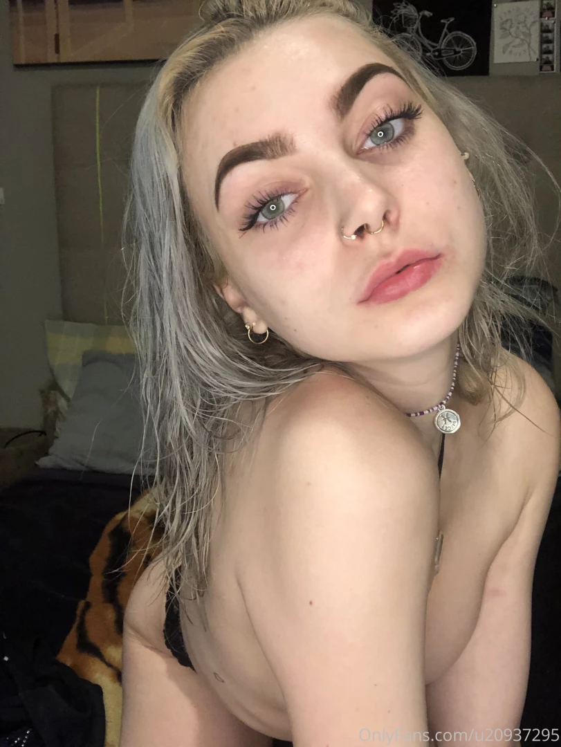 She look like a goddess but she ain t no saint 