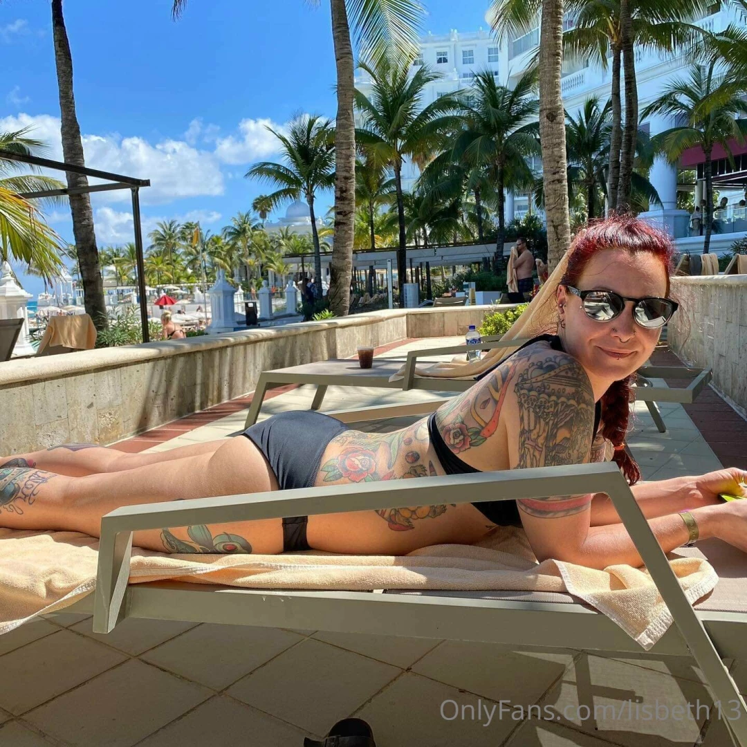 Who loves the sunshine this girl 