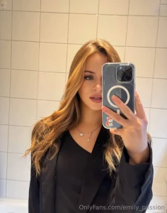 Itsmezoe now wet she loves having her juicy ass squeezed this angelic part 461