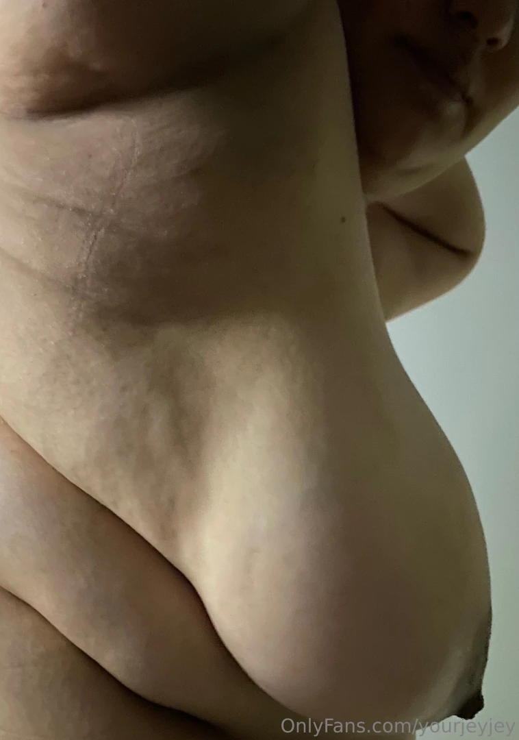 Are you into big hangers or perhaps a secret fetish for armpits who 