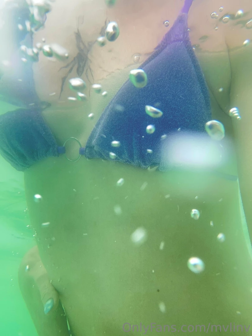 The sexiest mermaid in the swimming pool 