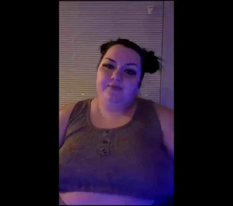 Impromptu live stream eating dinner with summermarshmallow 
