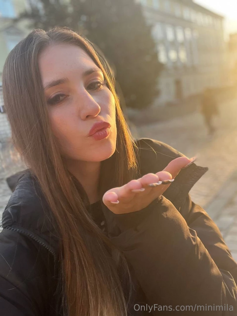 I am a shy person but still i send kisses to everyone on this fall day 