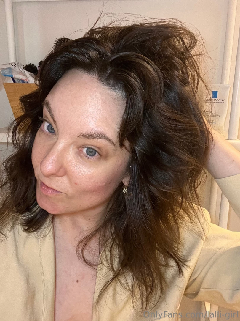 So fucking horny from the role-play chat in my dms im holding off on 