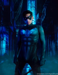 Happy halloween who wants some nudes in my nightwing cosplay