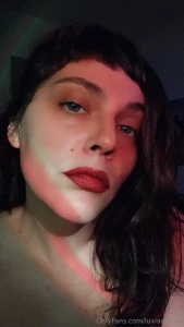 Hey little bug answer this survey and then run to my dms and say hi