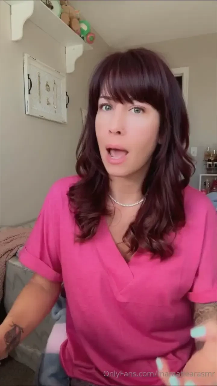 Chatting about smoking style 