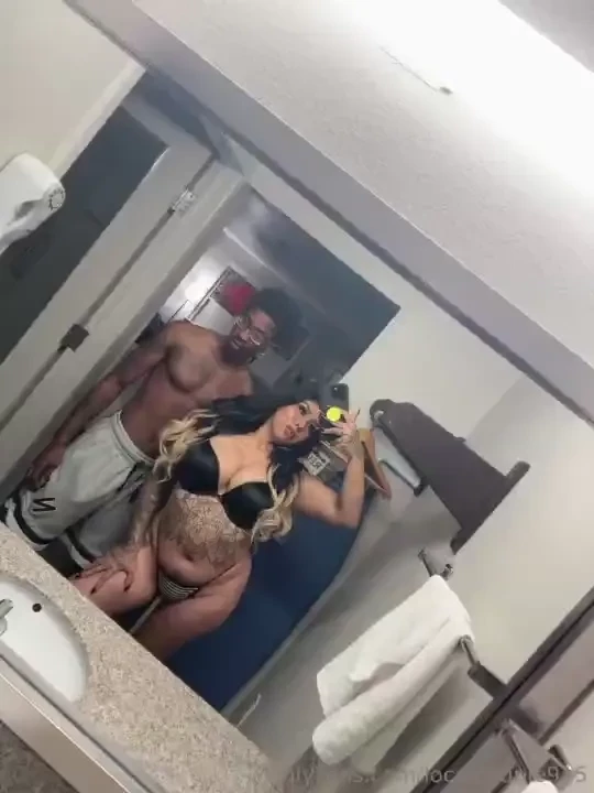 One of my fans had a bbc i let him fuck my brains out heres the full 