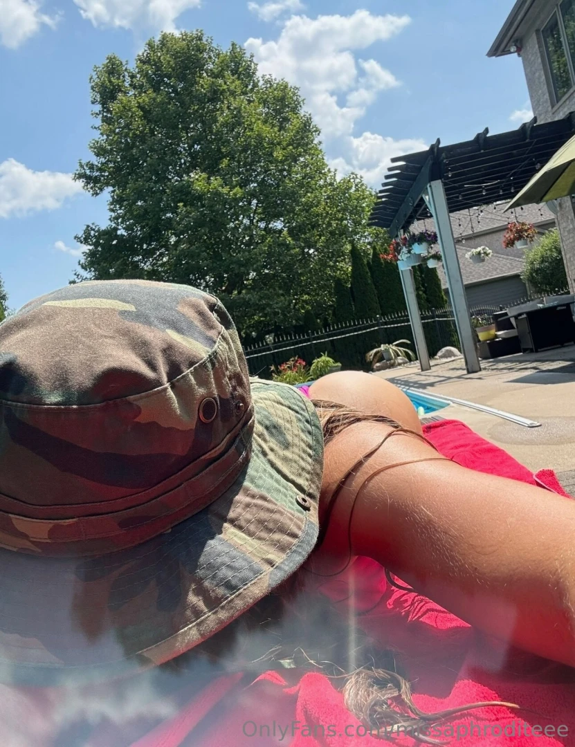 I don t want to get new tan lines will you apply sunscreen on me 