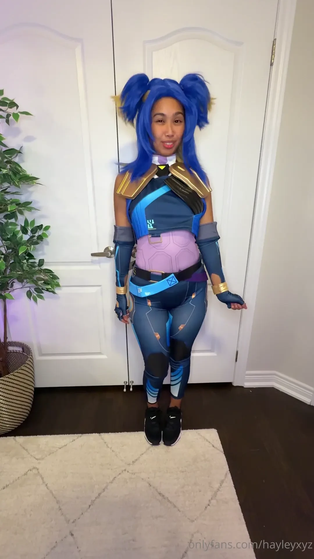 Album video neon from valorant cosplay showing off this awesome 