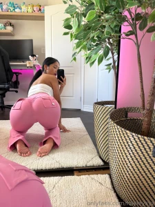 Do you like these pants on me mondays suck but i hope this makes your part 3