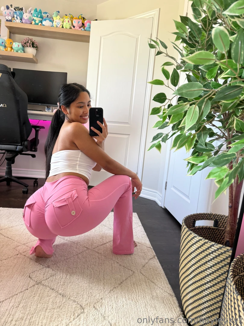 Do you like these pants on me mondays suck but i hope this makes your part 10 