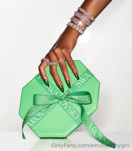 This year i will save to have this beautiful bracelet