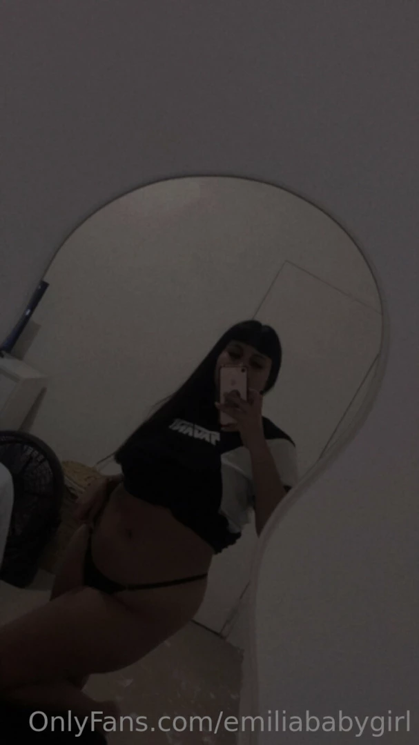 Hi baby do u wanna play this night 