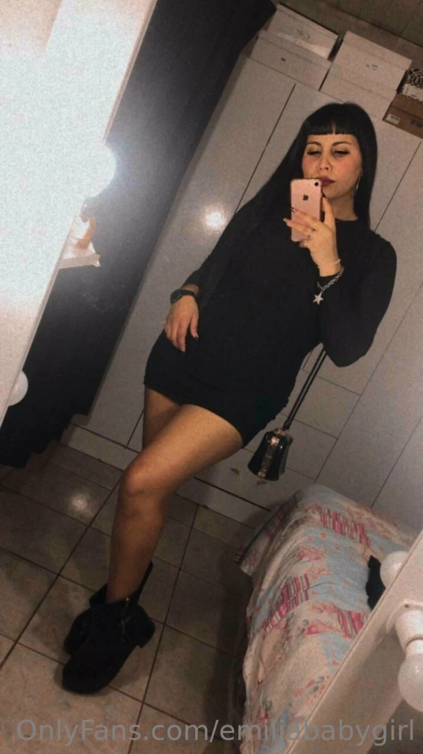 Hi sweetie do you want me to take off my dress for you 