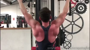 Gym work out body weight 162lbs gym public muscle workout back bicep