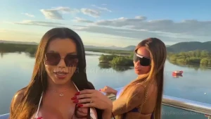 Permita-me apresentar minhas amigas allow me to introduce my friends