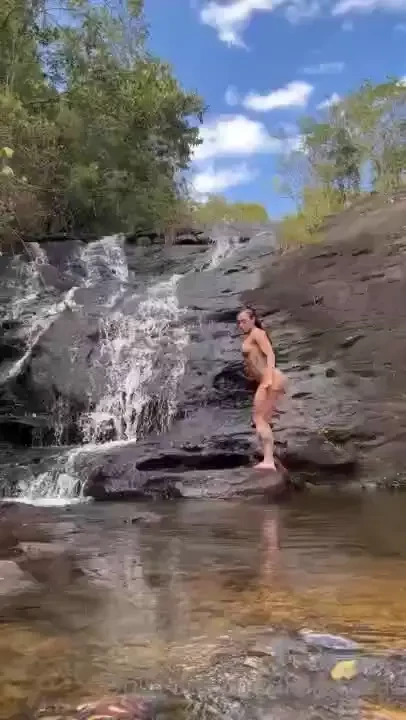 Reserva particular em um lugar privado e deserto entra na gua comigo 