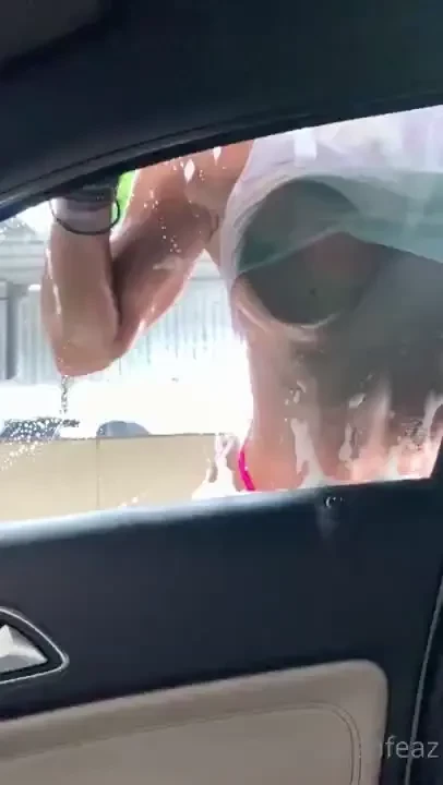 I can wash a car in a very different and much tastier way posso lavar 