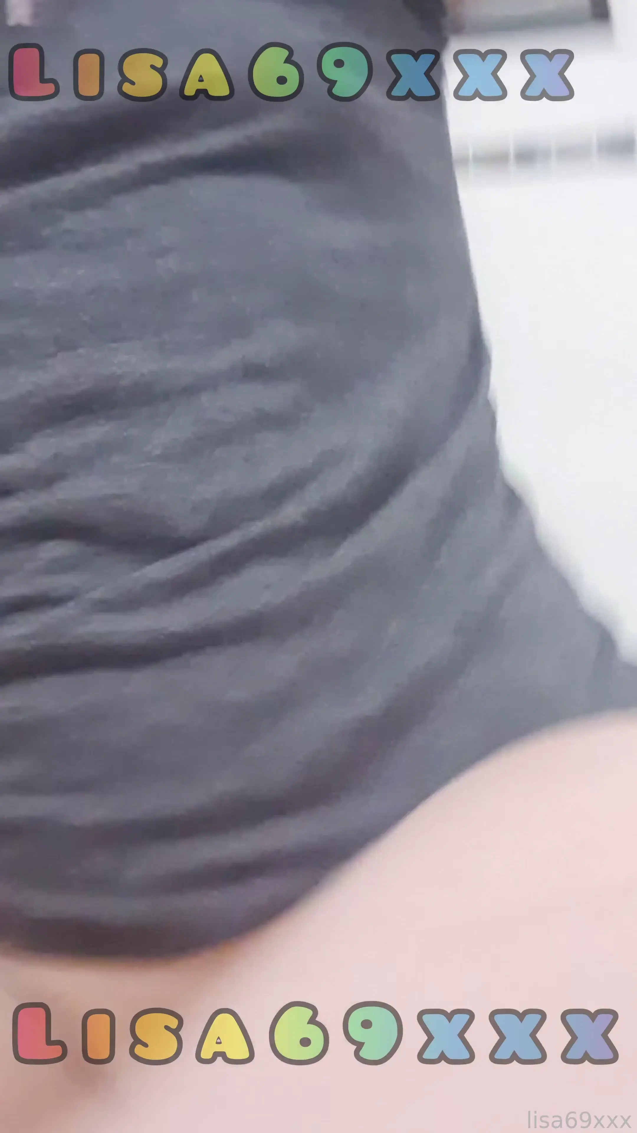 Watch me piss in the toilet at work like a normal person does 