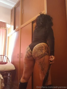 Mommy wants you to stand against the wall like this