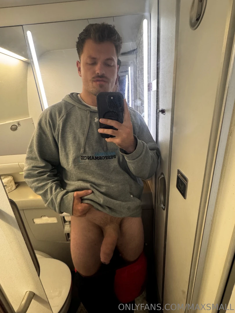 Who s down to give me a blowjob on this damn plane 