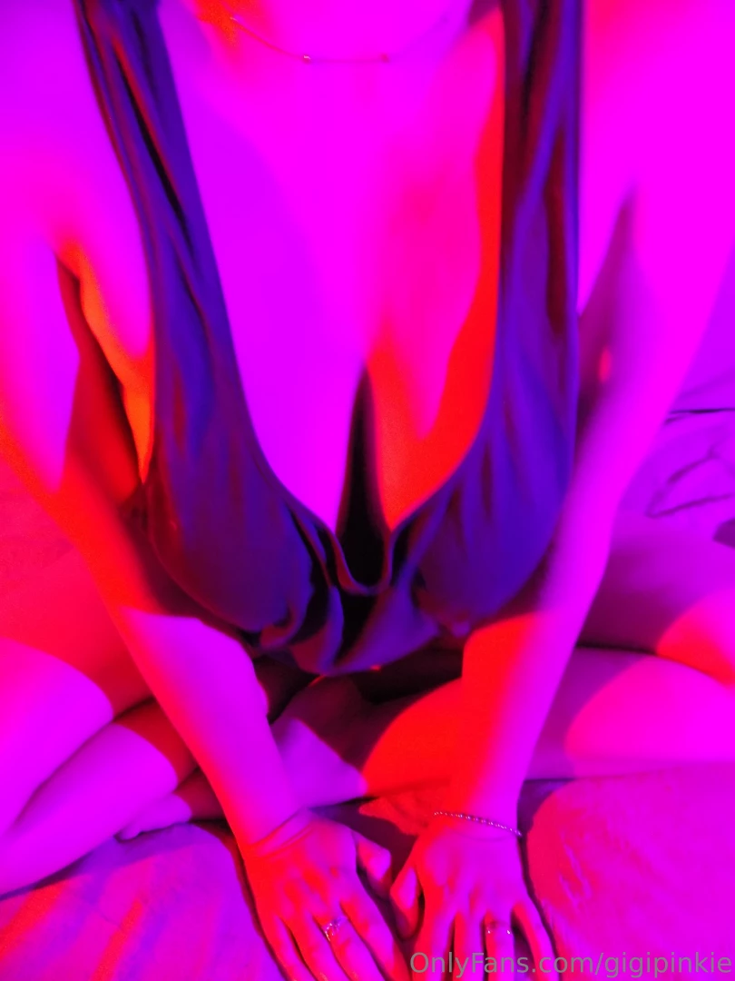 Hello love do you want to tell me what you would do to me let s enjoy 