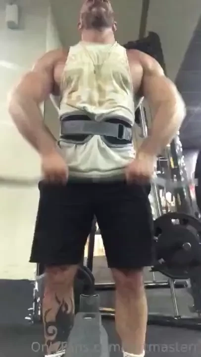 Droppin another stinker at the gym protein shakes kickin in 