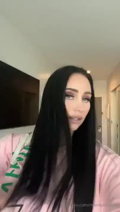 Did my makeup come out good to get fucked 