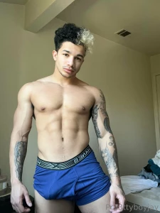 Big cock should be getting worshipped