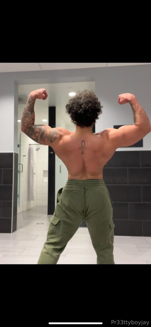 Incase yall wanted to see my butt i mean my back 