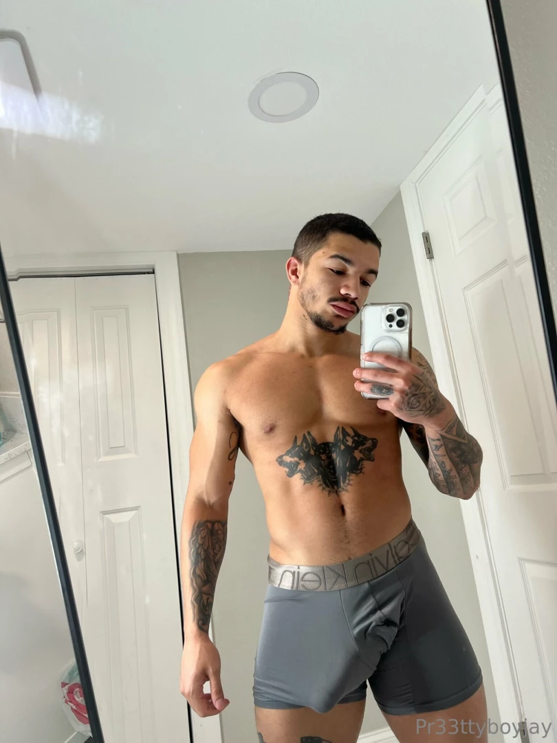 I need someone to suck me up wanna be that someone 