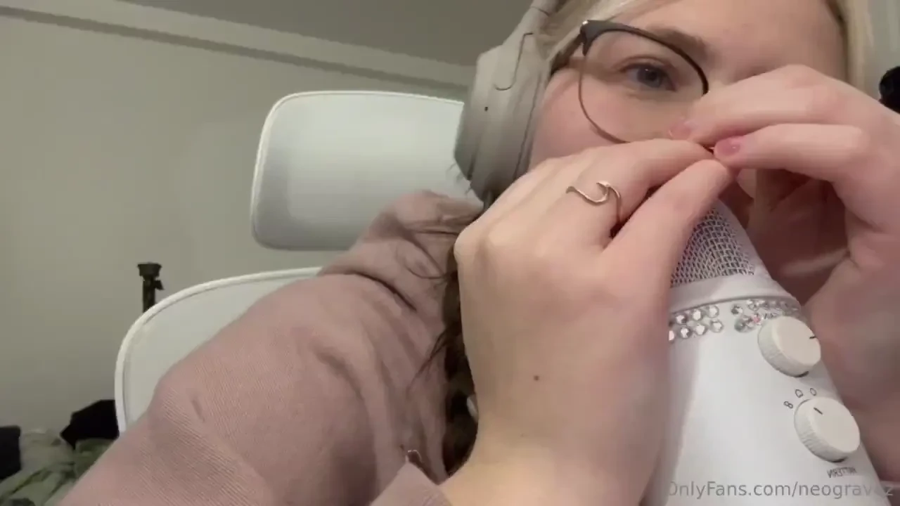 Do you like when i breath in your ear and kiss you 