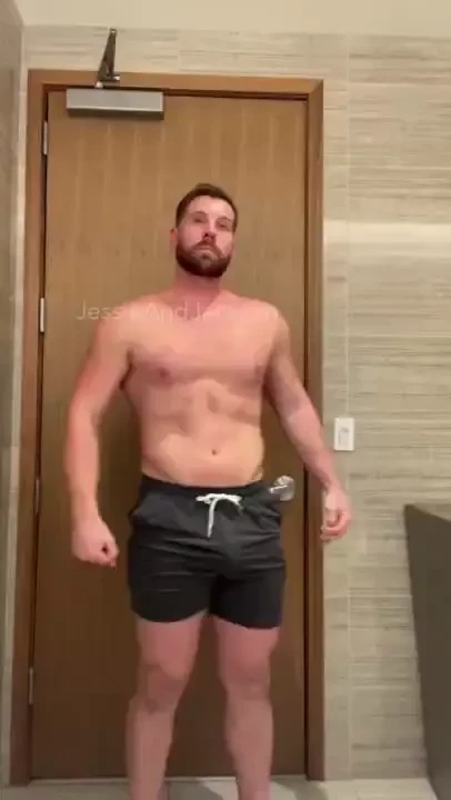 Come watch me get undressed and flex in the middle of my workout 