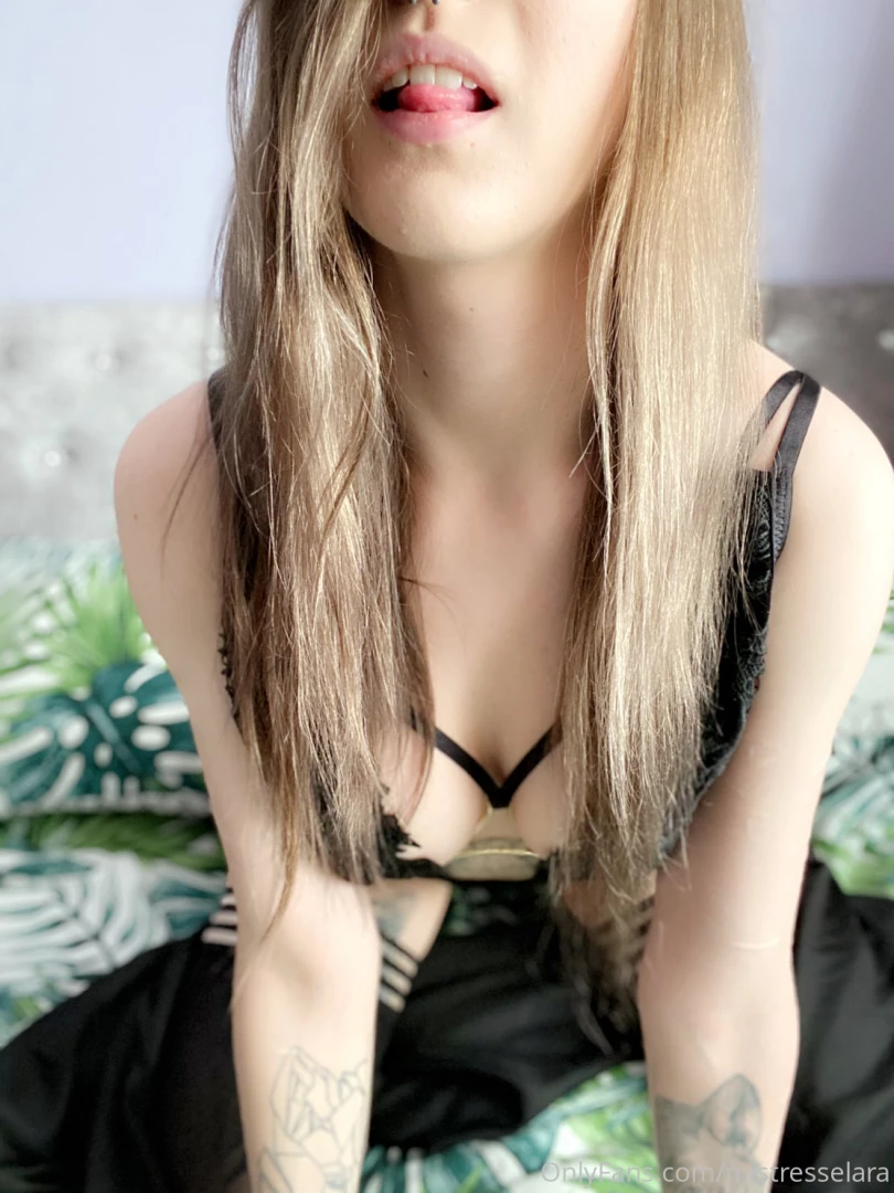 Come worship your mistress 