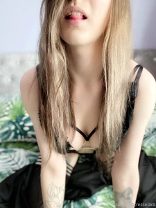 Come worship your mistress