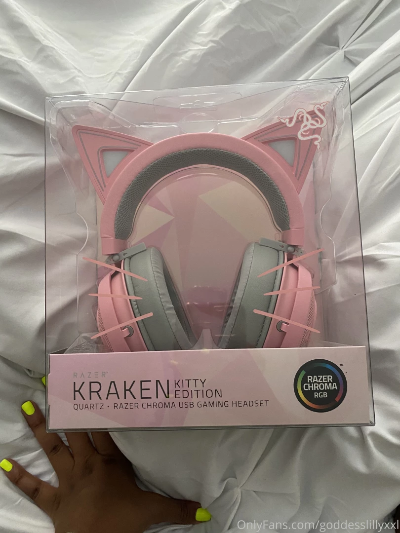 I am so excited living my gamer gurl dreams uwu 